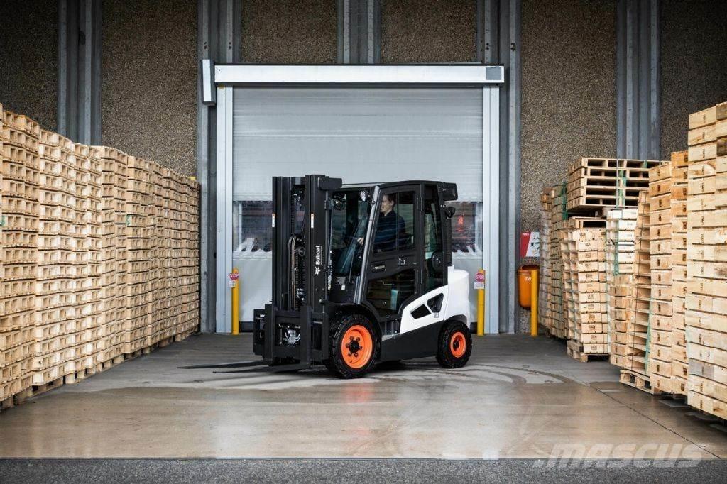 Bobcat D 30 S 9 شاحنات الديزل