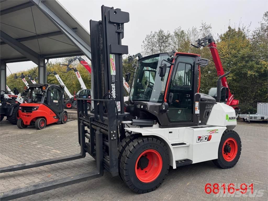 Bobcat D 90 S-9 شاحنات الديزل