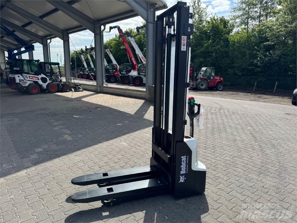 Bobcat LSM 12 N -7 معدات التكديس الجوالة