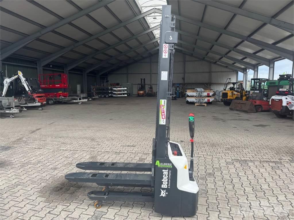 Bobcat LSM12N-7 i معدات التكديس الجوالة