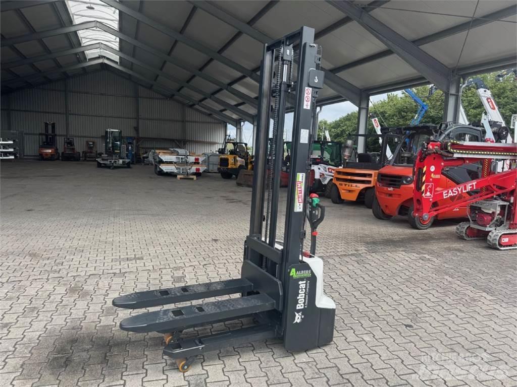 Bobcat LSM12N-7 i معدات التكديس الجوالة