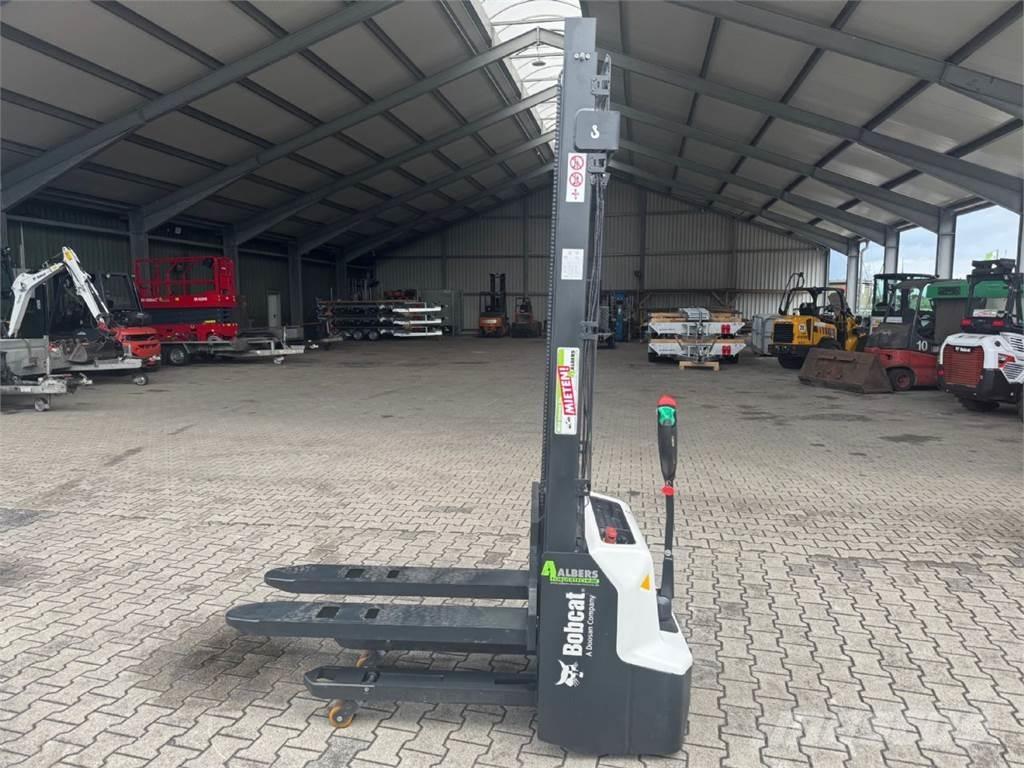 Bobcat LSM12N-7 i معدات التكديس الجوالة