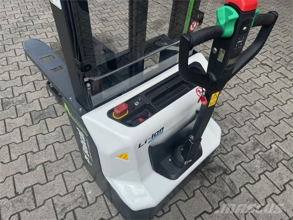Bobcat LSM12N-7 i معدات التكديس الجوالة