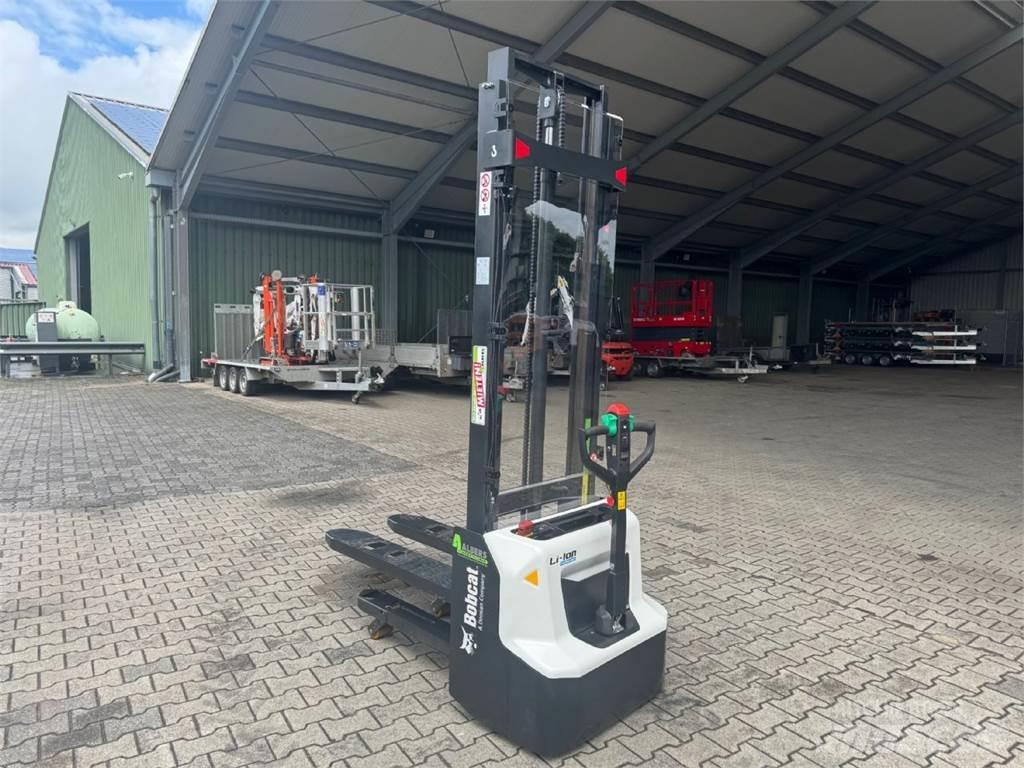 Bobcat LSM12N-7 i معدات التكديس الجوالة