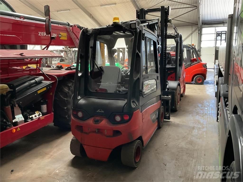 Linde E 30 - 01 شاحنات ذات رافعات شوكية تعمل بالكهرباء