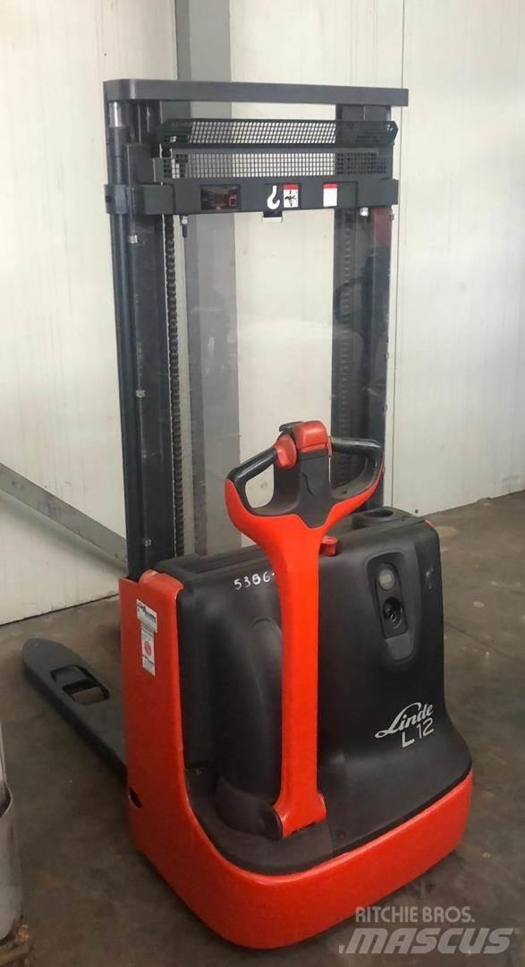 Linde L 12 معدات التكديس الجوالة