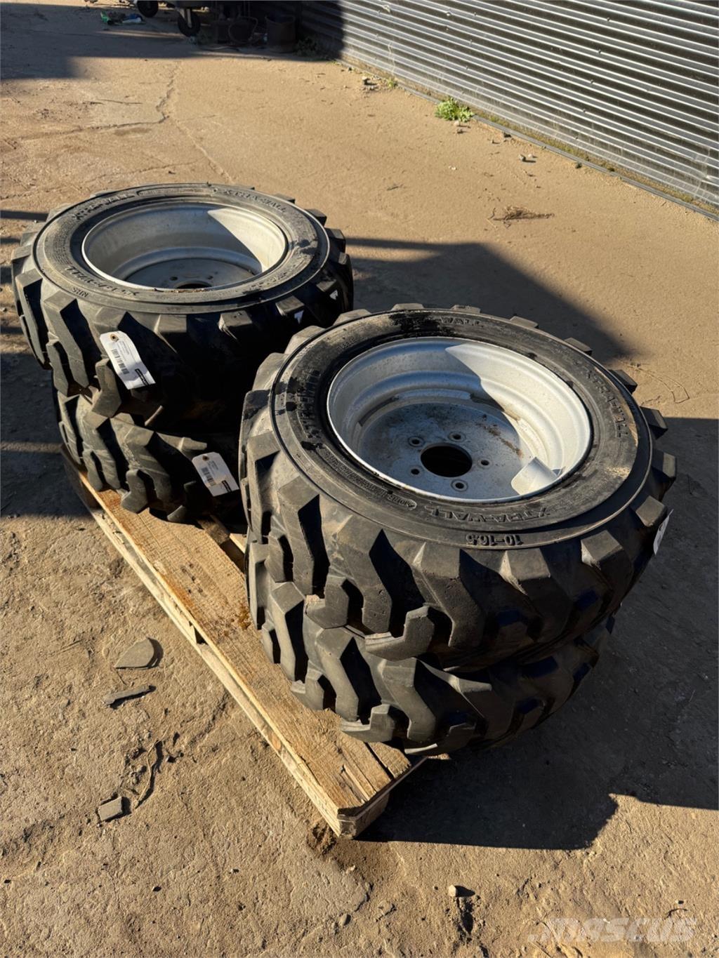  10-16.5 الإطارات والعجلات والحافات