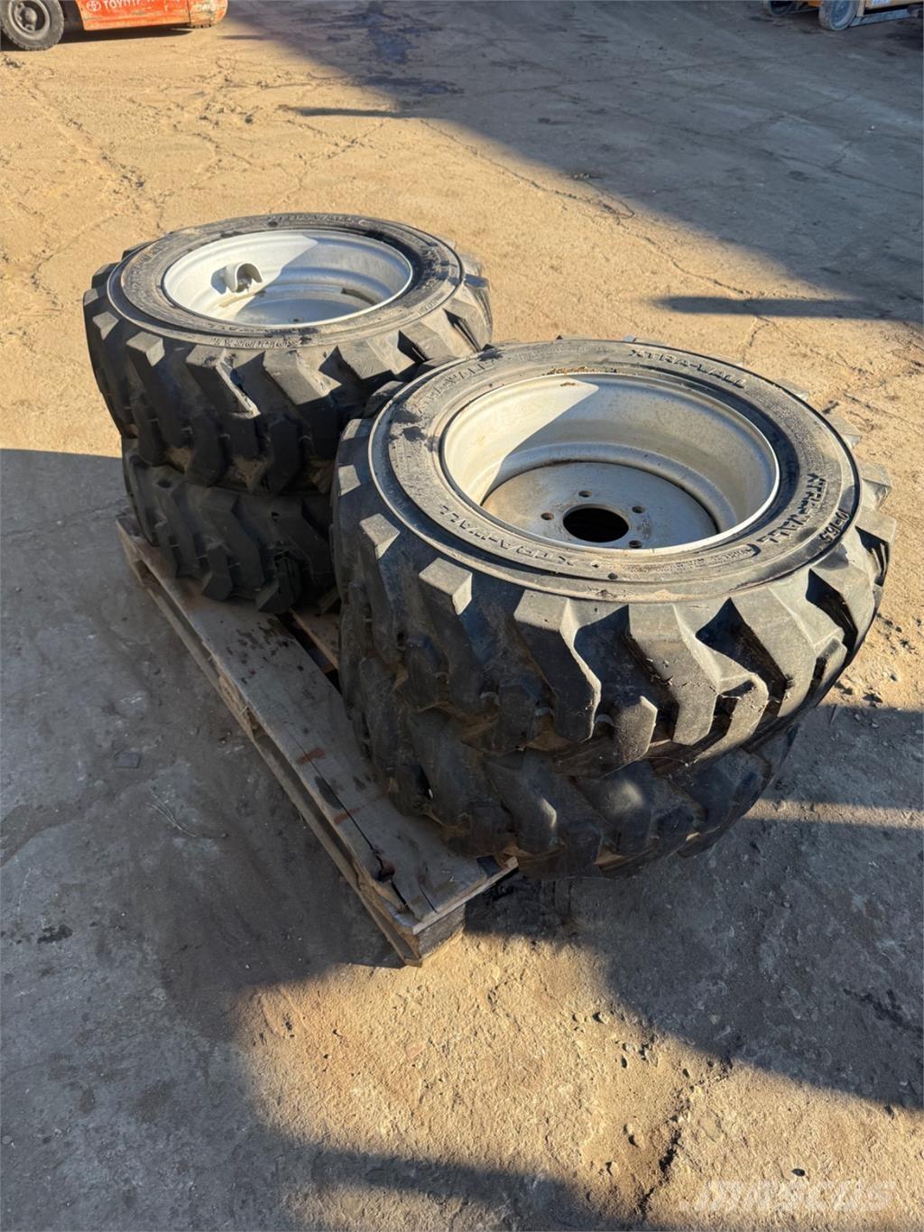  10-16.5 الإطارات والعجلات والحافات