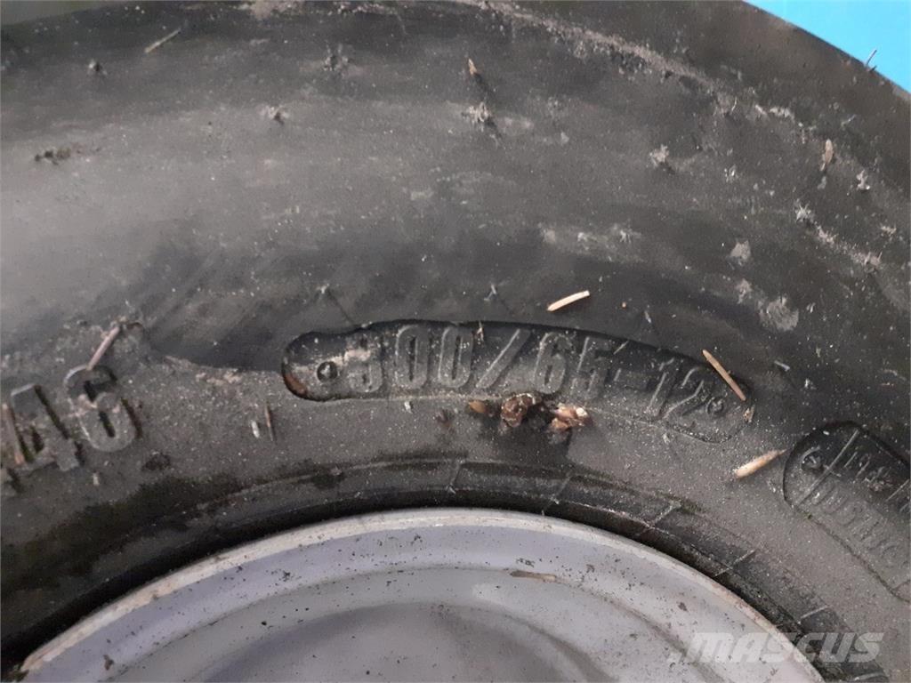  12 300/65-12 الإطارات والعجلات والحافات