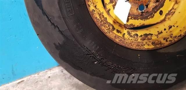  12 7.00-12 الإطارات والعجلات والحافات