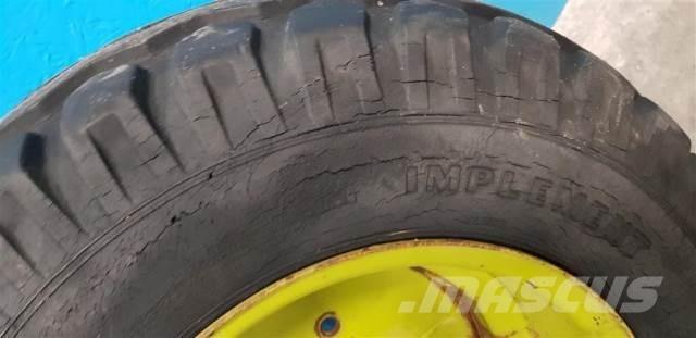  15 10.0/75-15 الإطارات والعجلات والحافات
