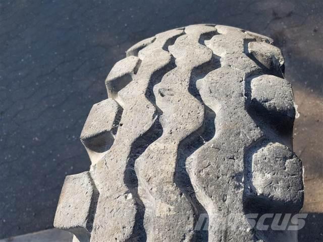  18 10.5-18 الإطارات والعجلات والحافات