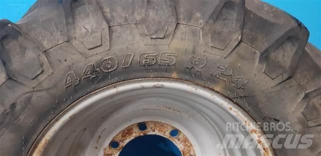  24 440/65R24 الإطارات والعجلات والحافات