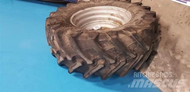  24 440/65R24 الإطارات والعجلات والحافات