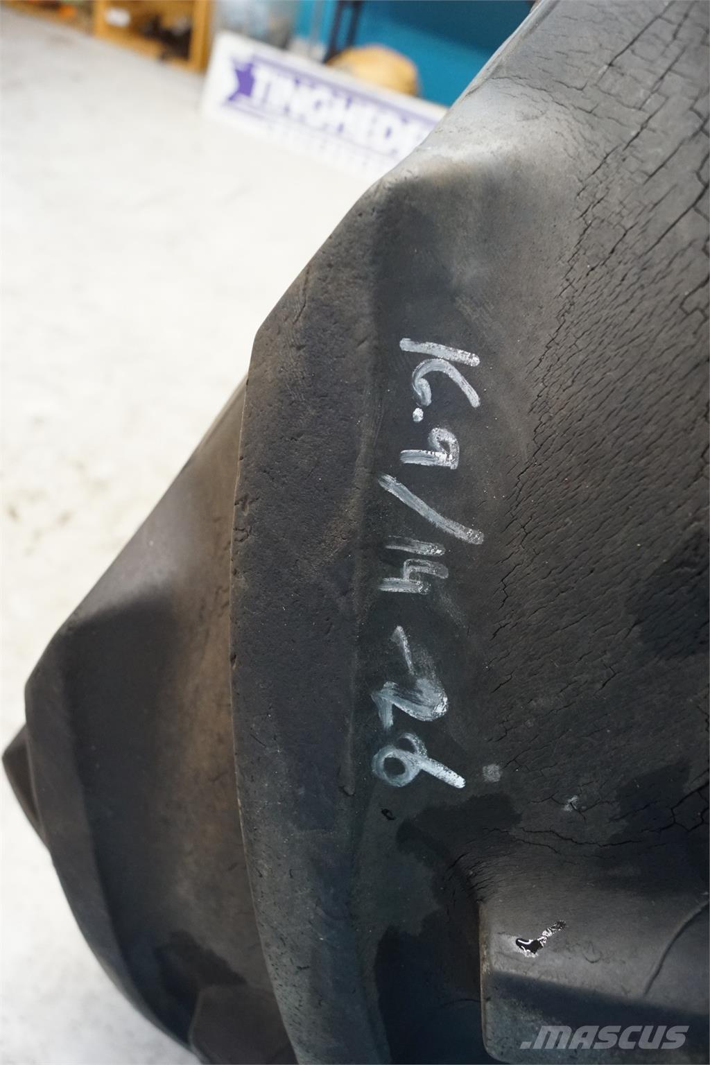  26 16.9/14-26 الإطارات والعجلات والحافات