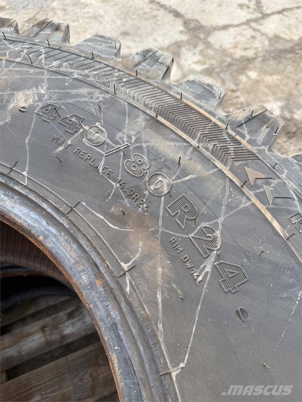  440/80-24 الإطارات والعجلات والحافات