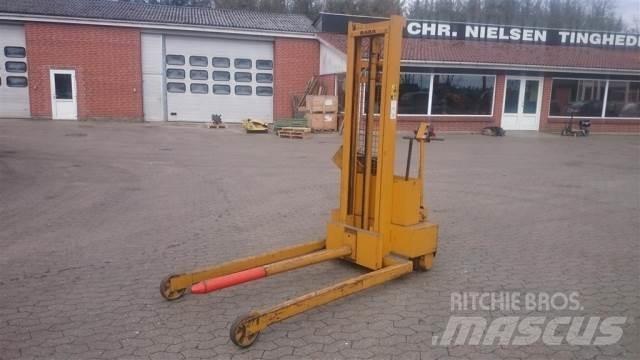 Baka el truck شاحنات مناولة ذات منصة نقالة يدوية