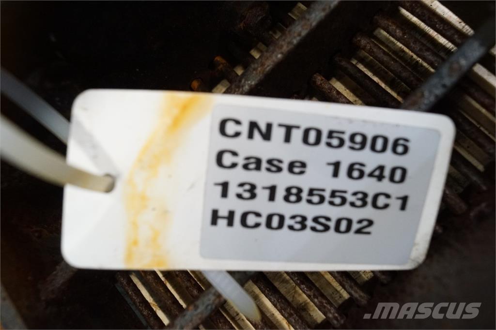 CASE 1640 ملحقات الحصادات