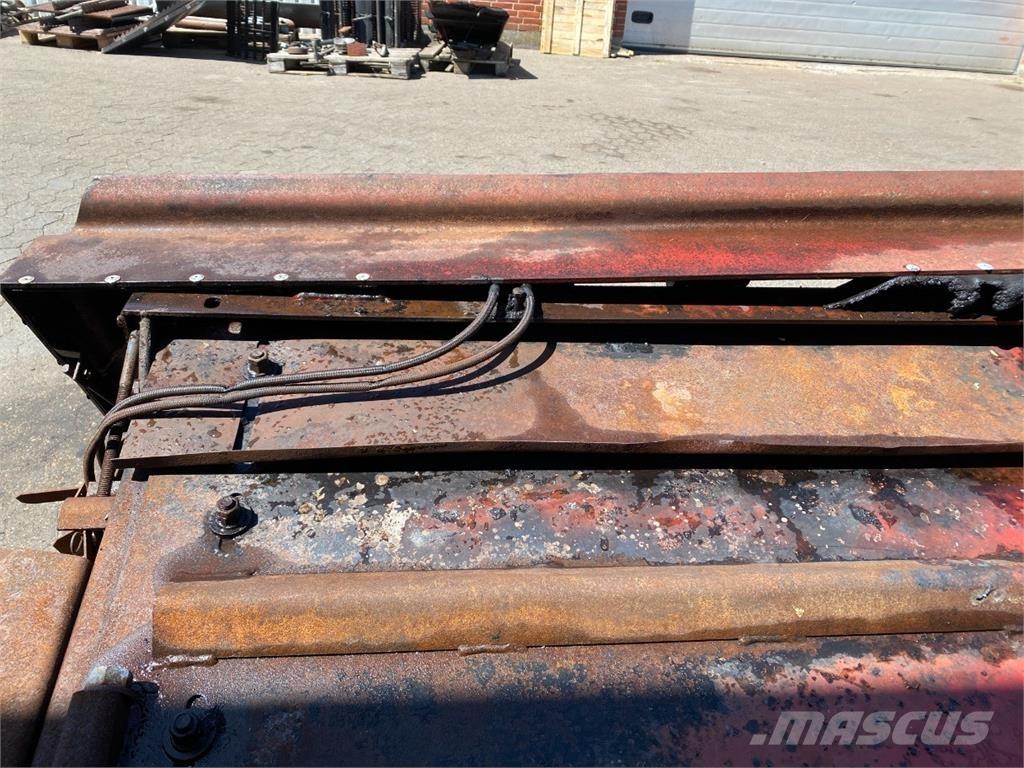 CASE 1680 ملحقات الحصادات