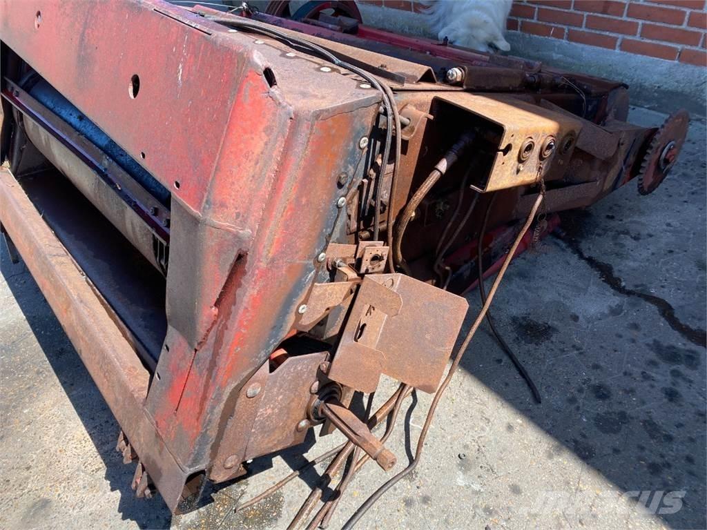 CASE 1680 ملحقات الحصادات