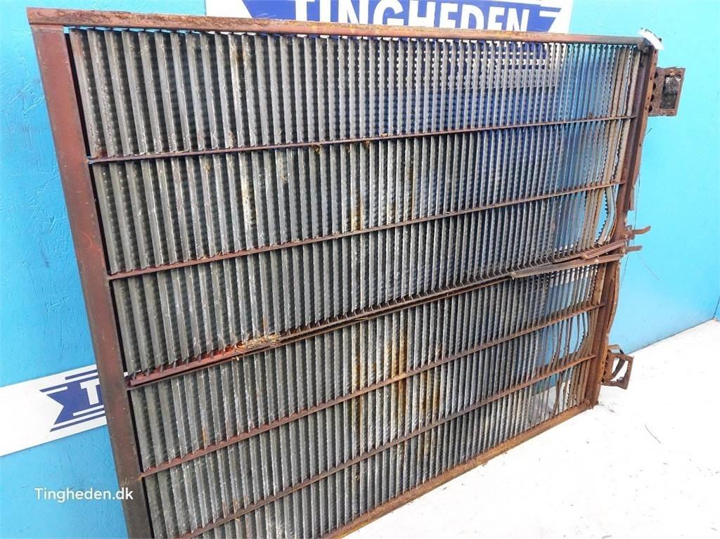 CASE 2388 معدات نشر الرمال والملح