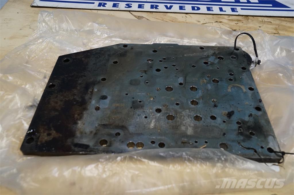 CASE 7130 أجهزة نقل