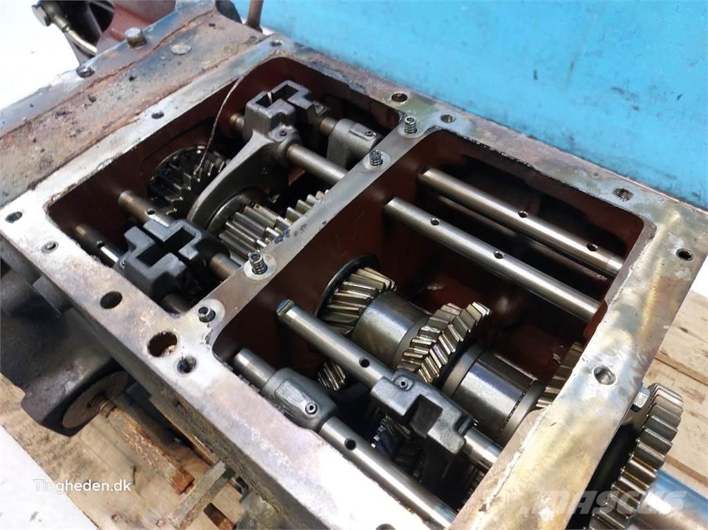 CASE Farmall 95A أجهزة نقل
