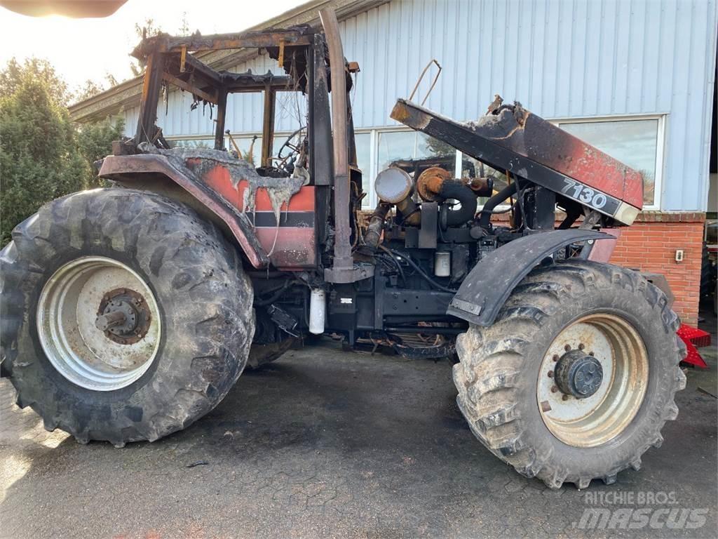 Case IH 7130 الجرارات
