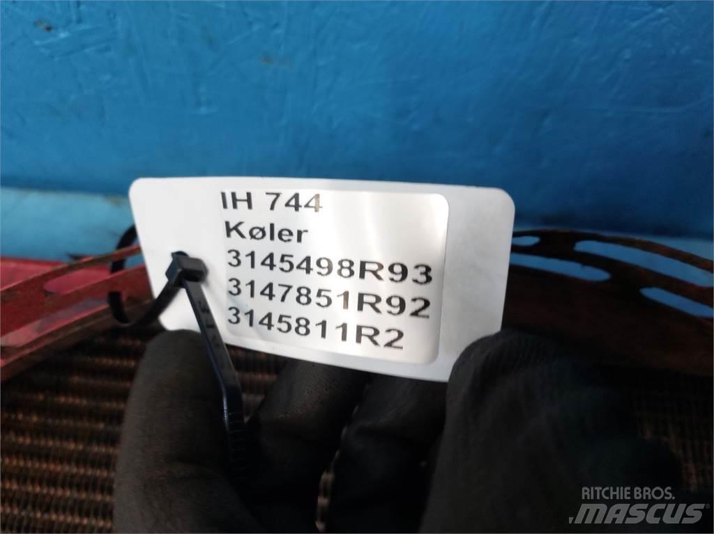 Case IH 744 مشعات