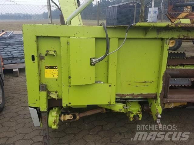CLAAS 6218 8R علافات ذاتية الدفع
