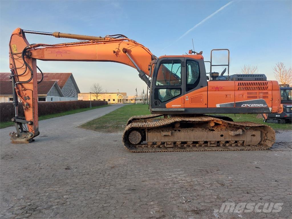 Doosan DX255LC-5 حفارات زحافة