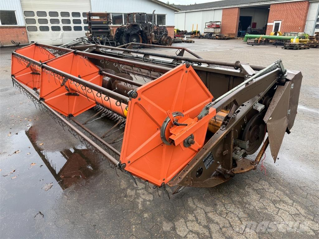 Dronningborg 14 ملحقات الحصادات