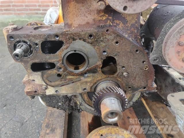 Ford Trader 590E محركات