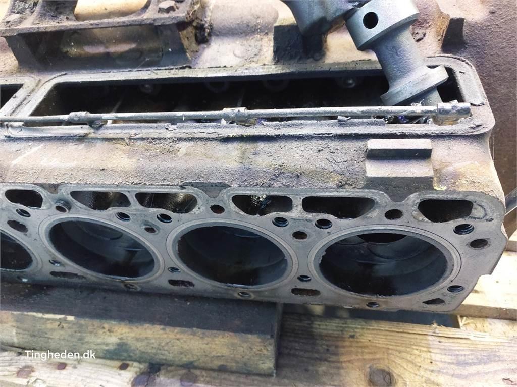 Ford Trader 590E محركات