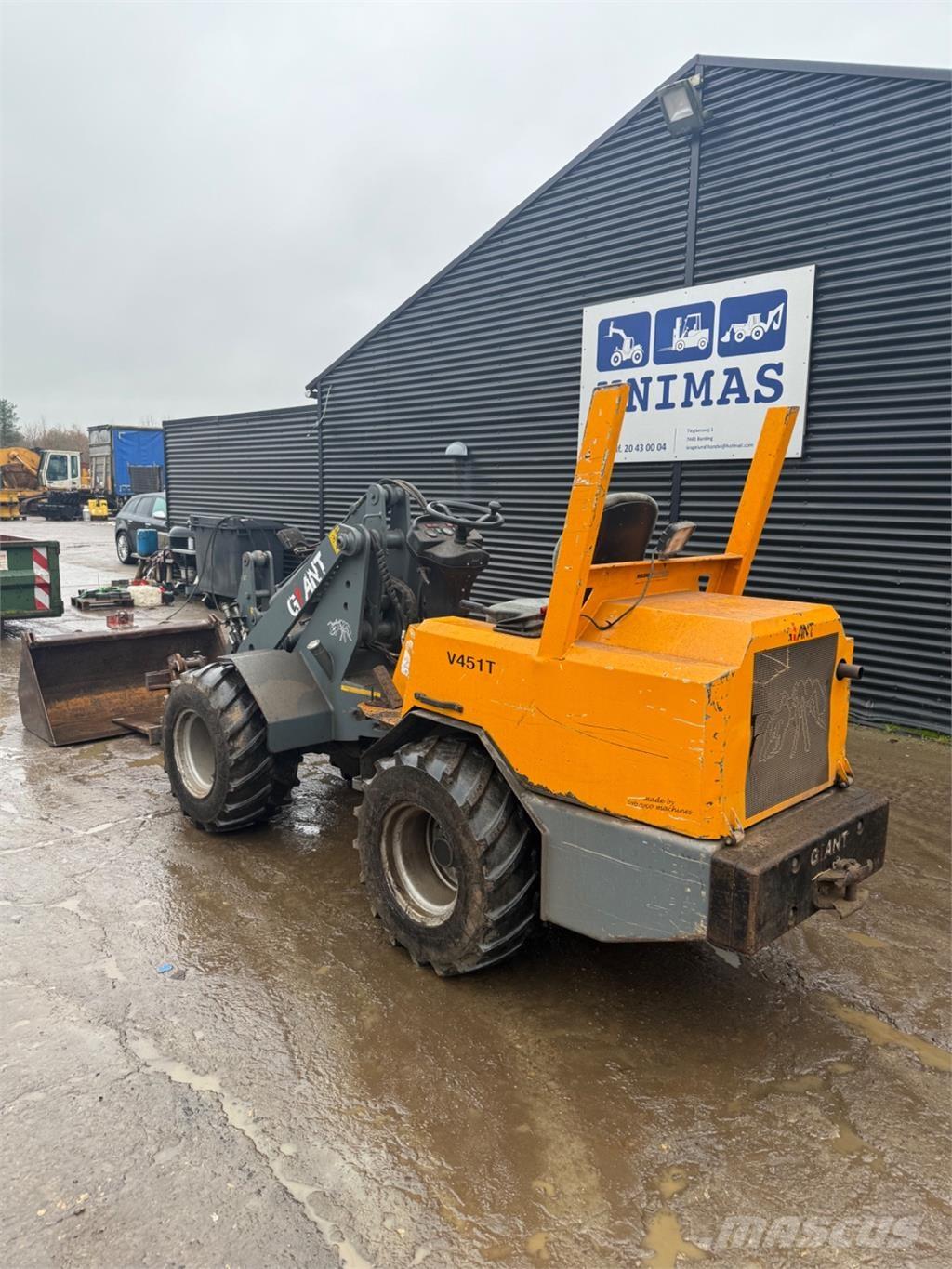 GiANT 451T لوادر صغيرة