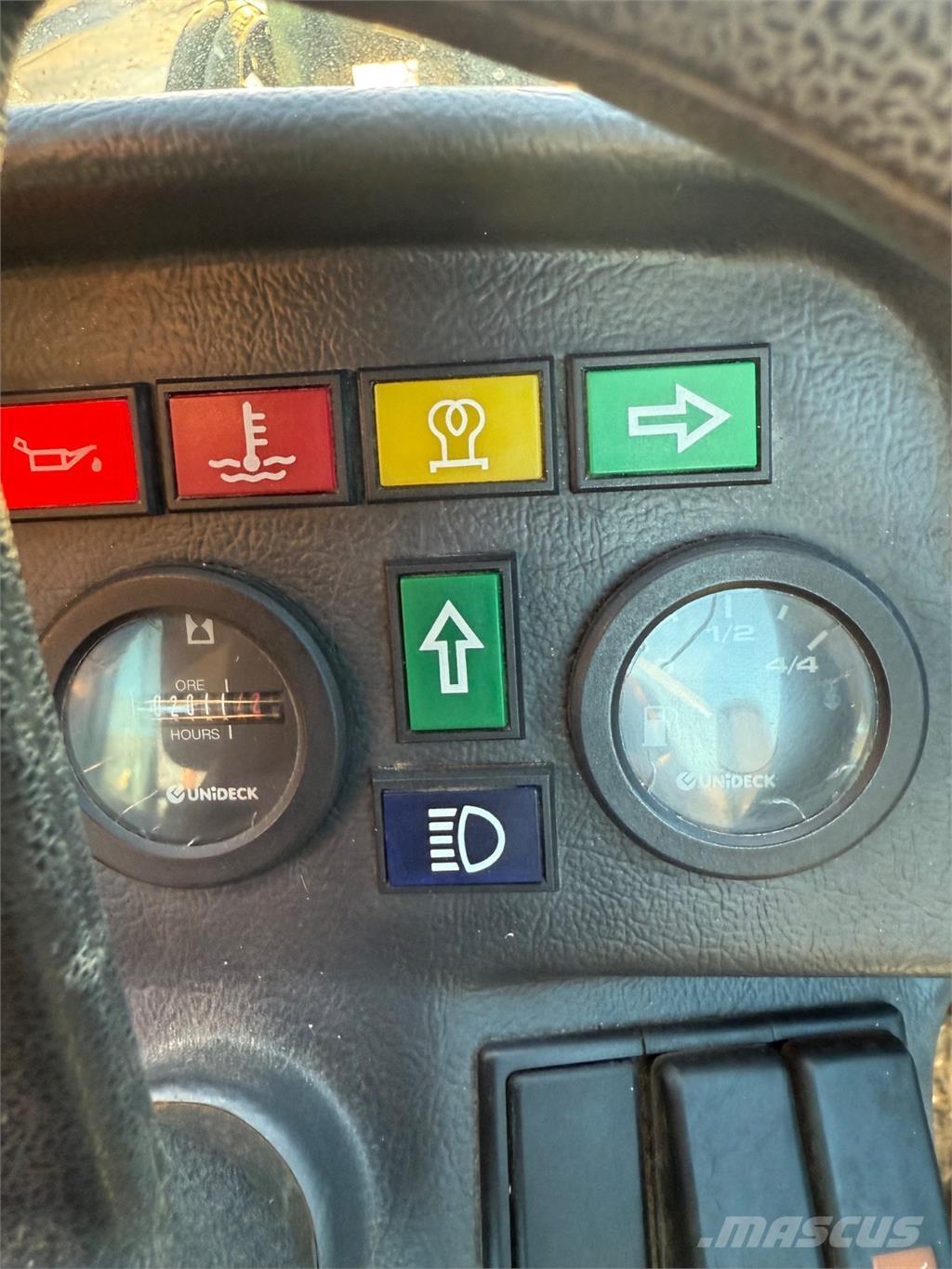 GiANT V6004 T لوادر صغيرة