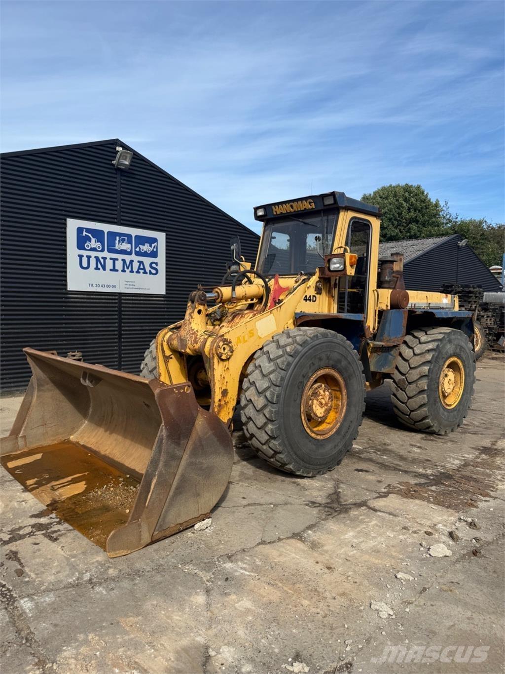 Hanomag 44D لوادر بعجل