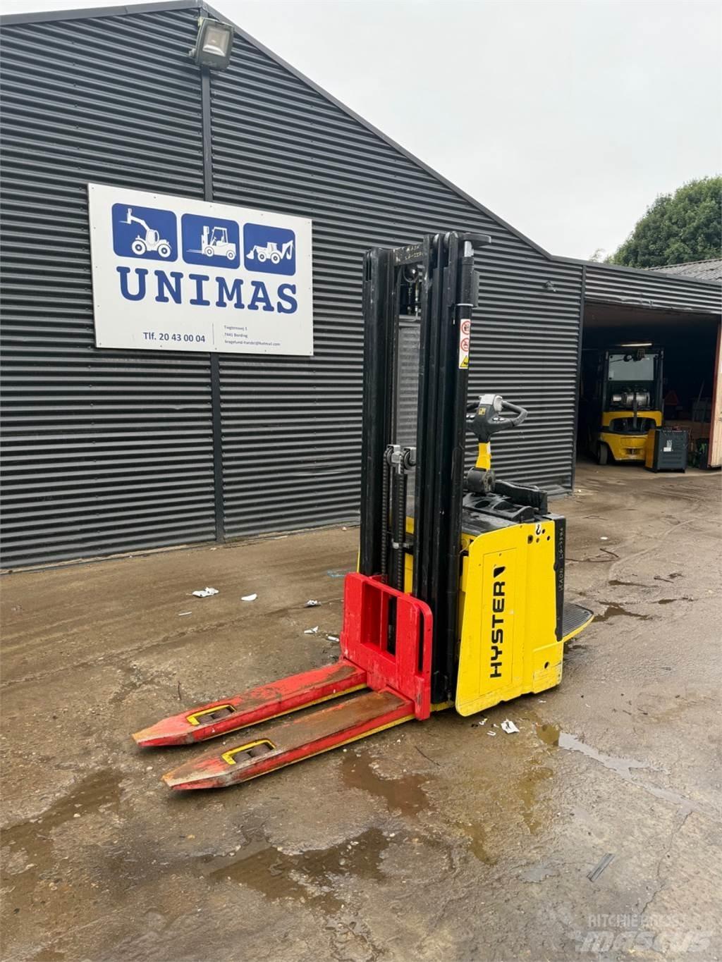 Hyster S1.5 شاحنات مناولة ذات منصة نقالة يدوية