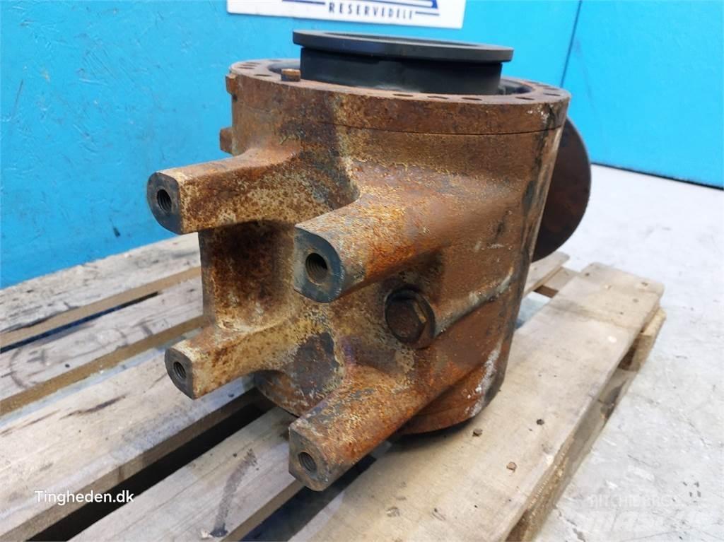 JCB 4CX محور العجلة