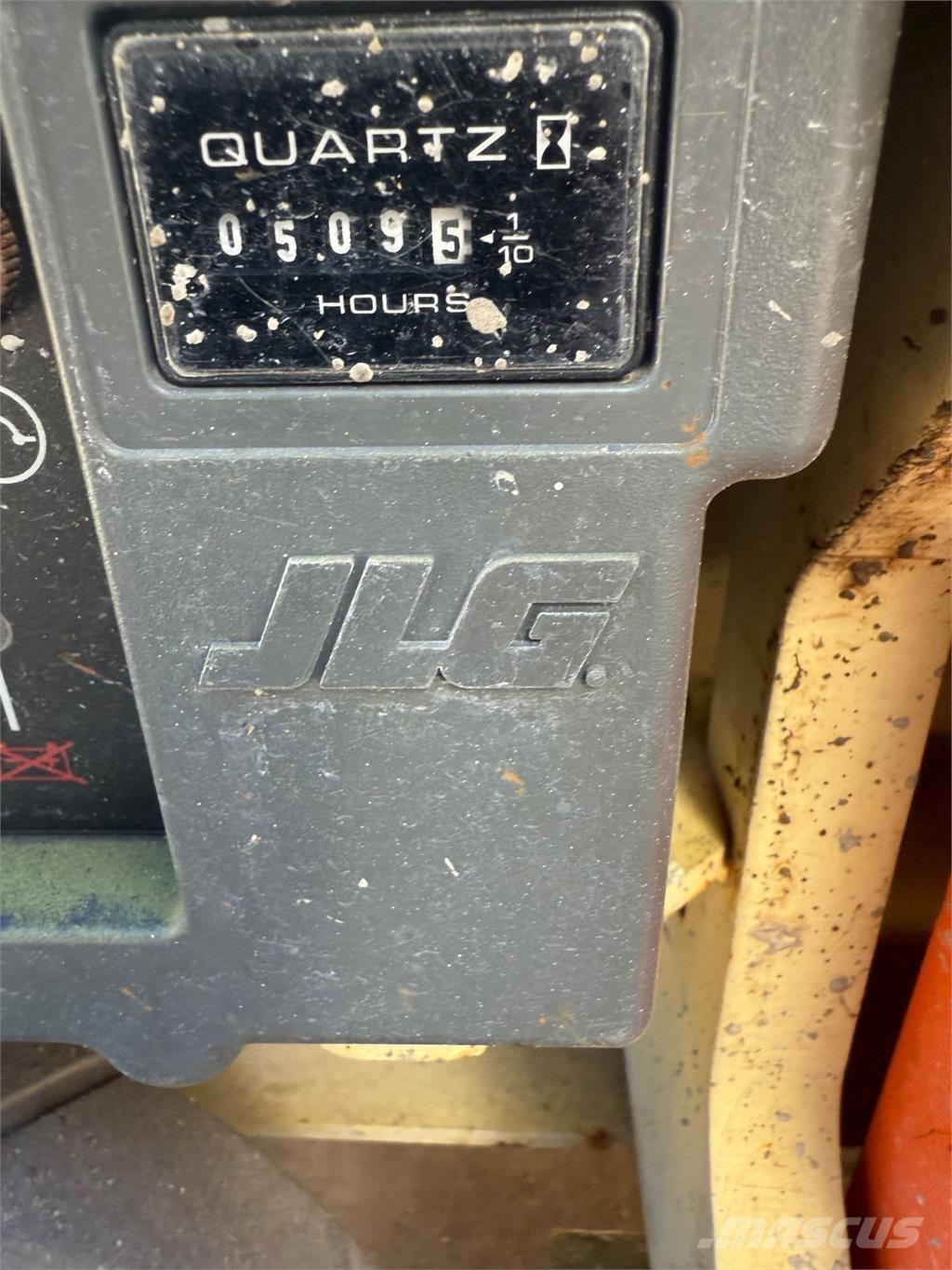 JLG 1930ES رافعات مقصية الشكل