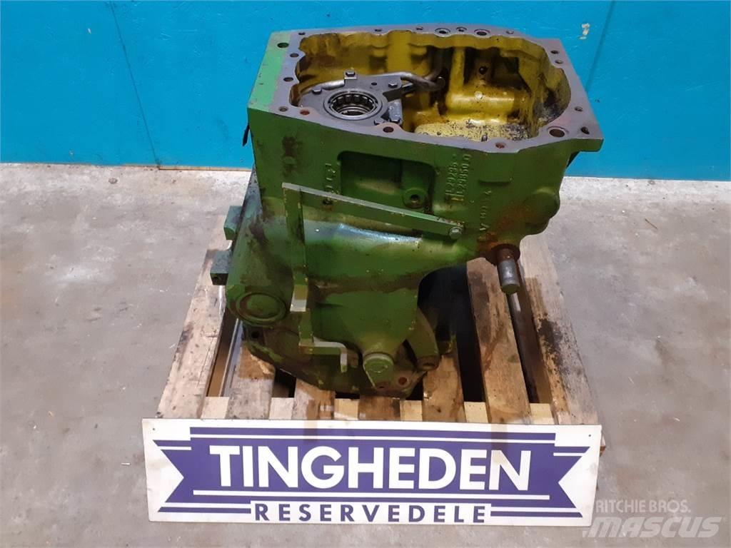 John Deere  أجهزة نقل