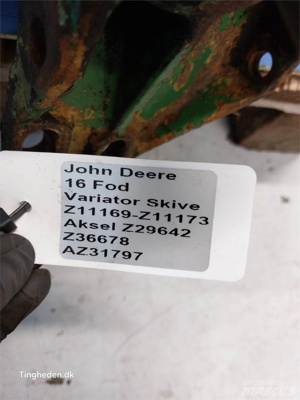 John Deere 1000 ملحقات الحصادات
