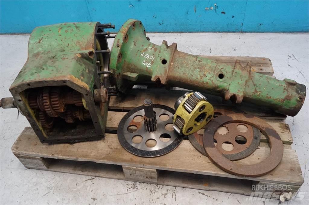 John Deere 1042 أجهزة نقل