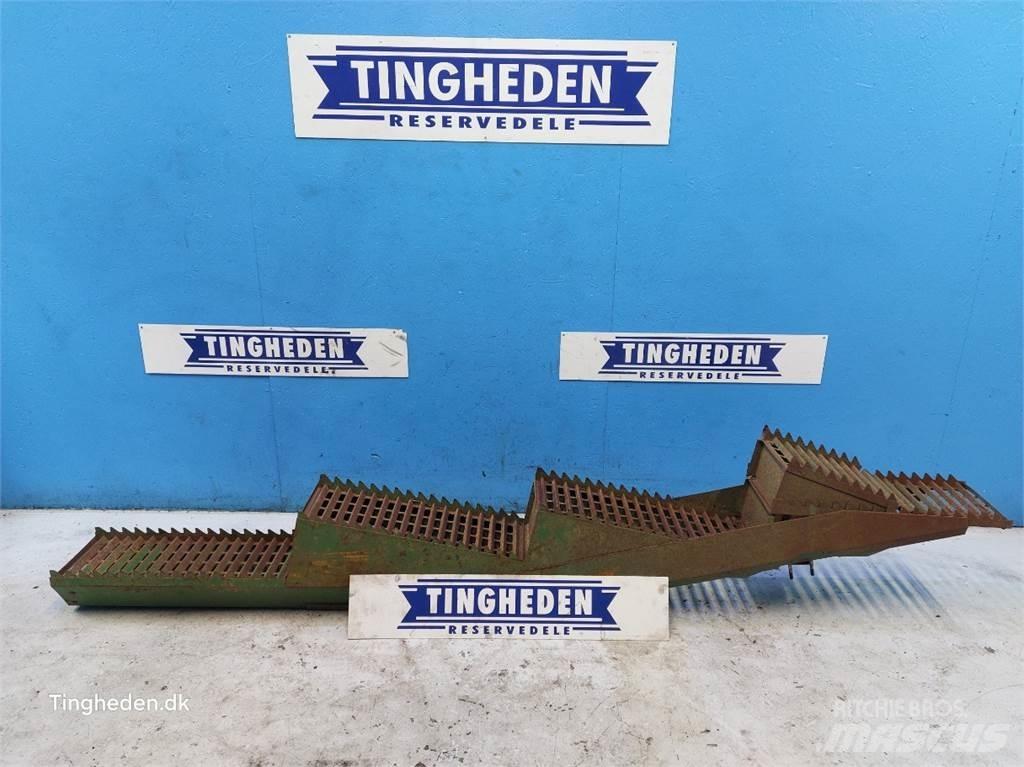 John Deere 1042 ملحقات الحصادات