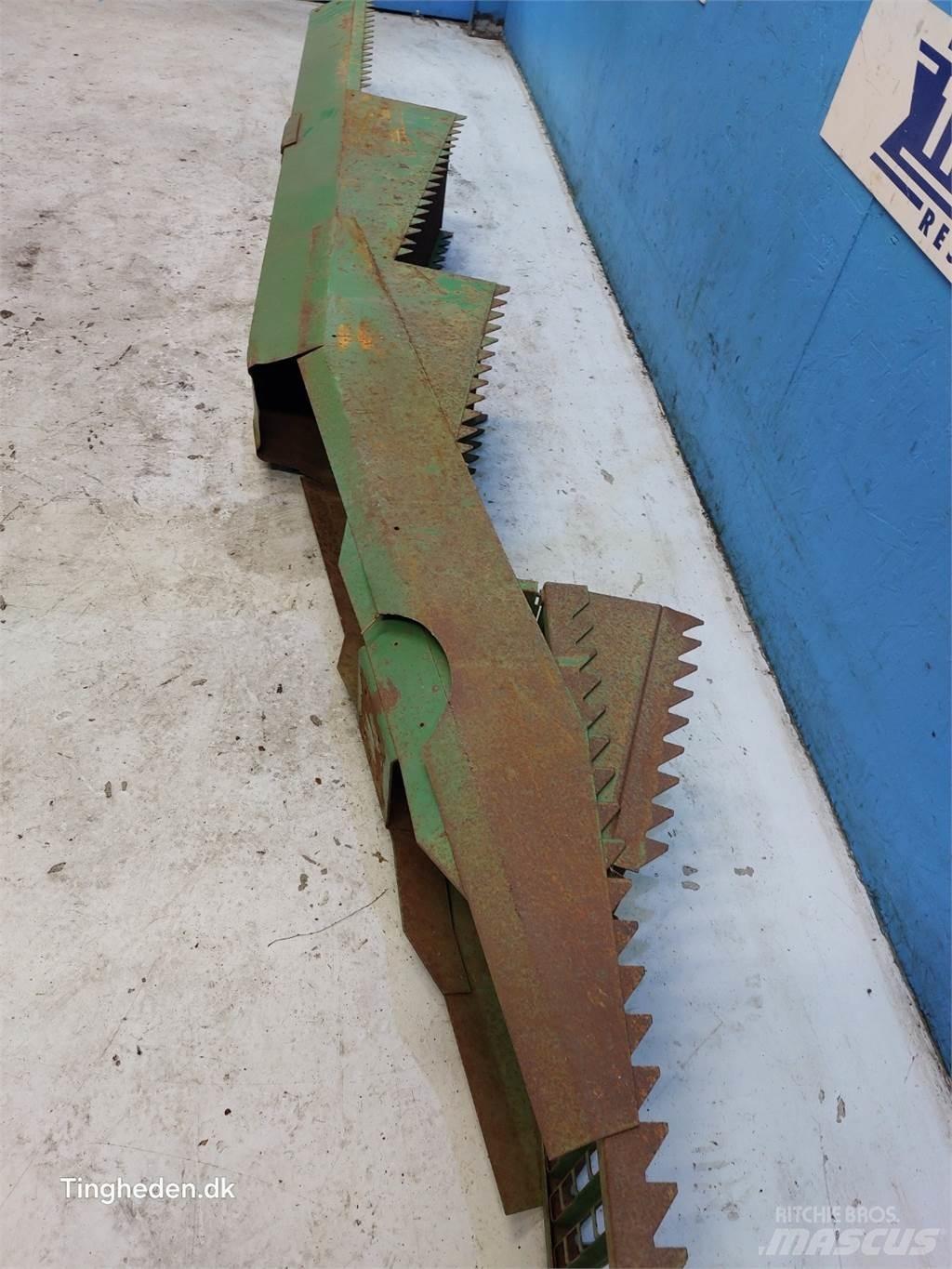 John Deere 1042 ملحقات الحصادات