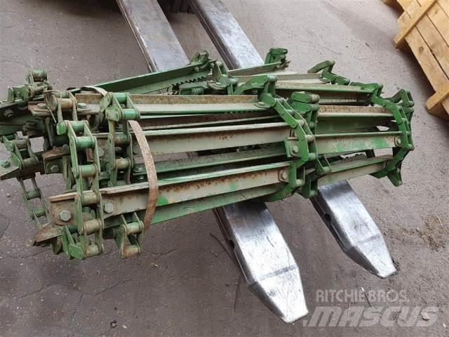 John Deere 1052 ملحقات الحصادات
