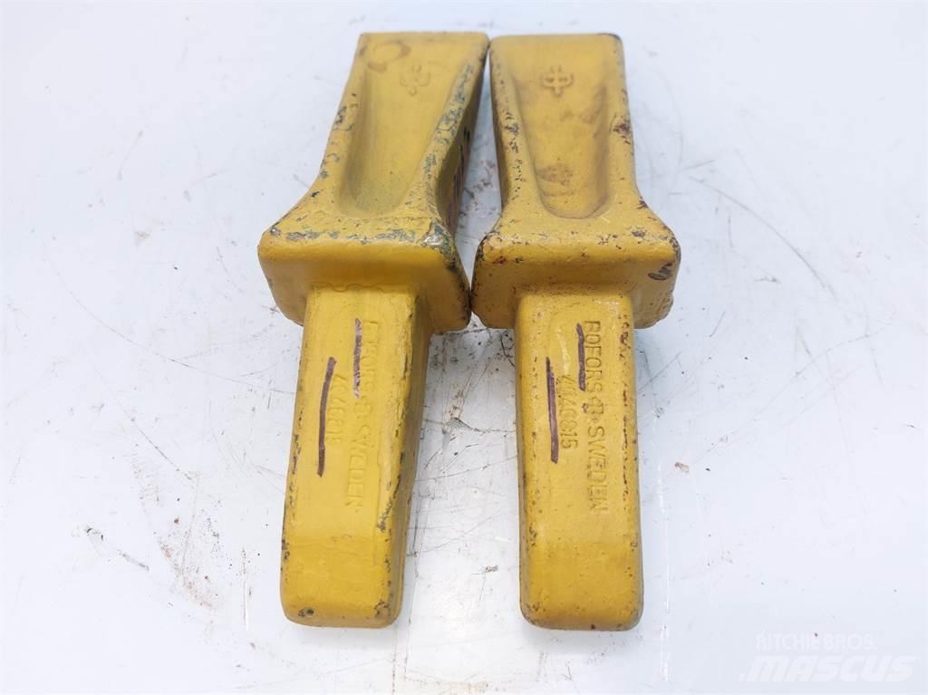 John Deere 1063 دلاء