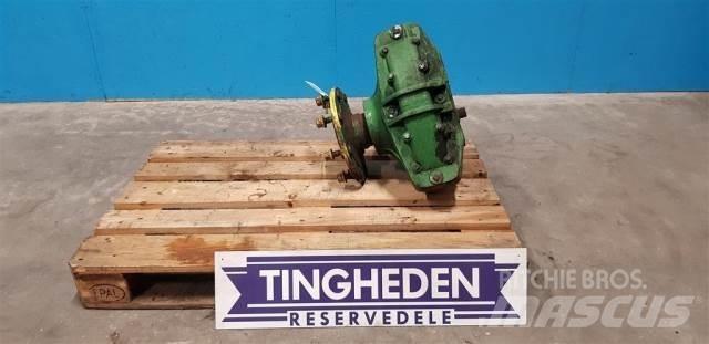 John Deere 1065 ملحقات الحصادات