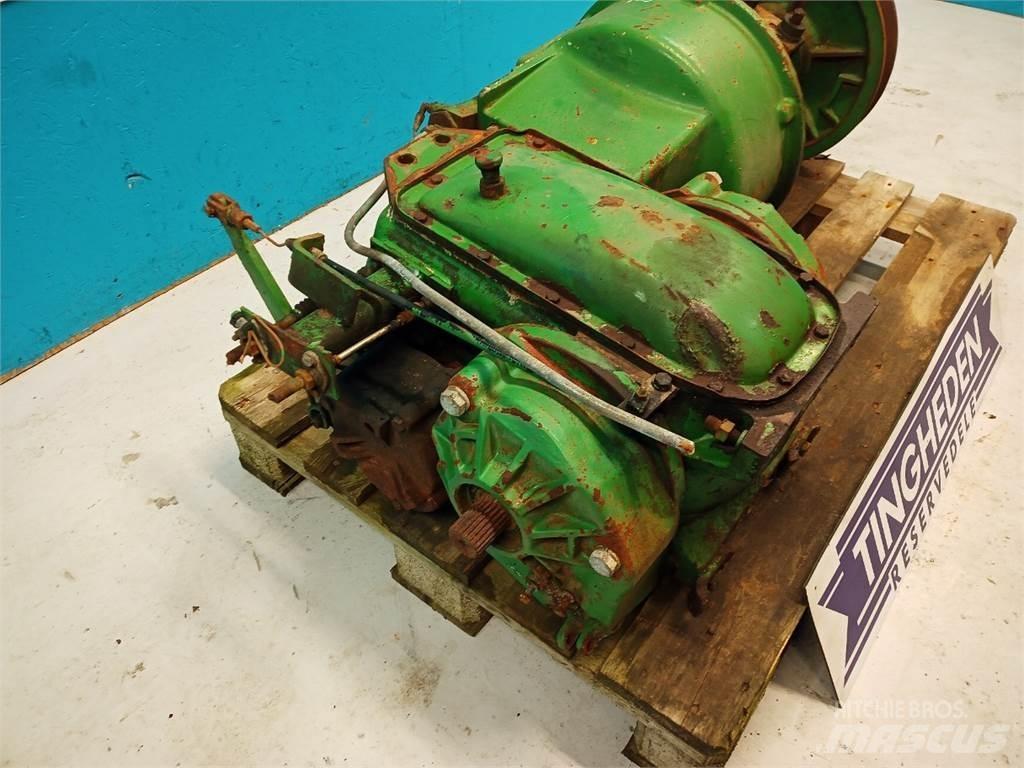 John Deere 1065 أجهزة نقل