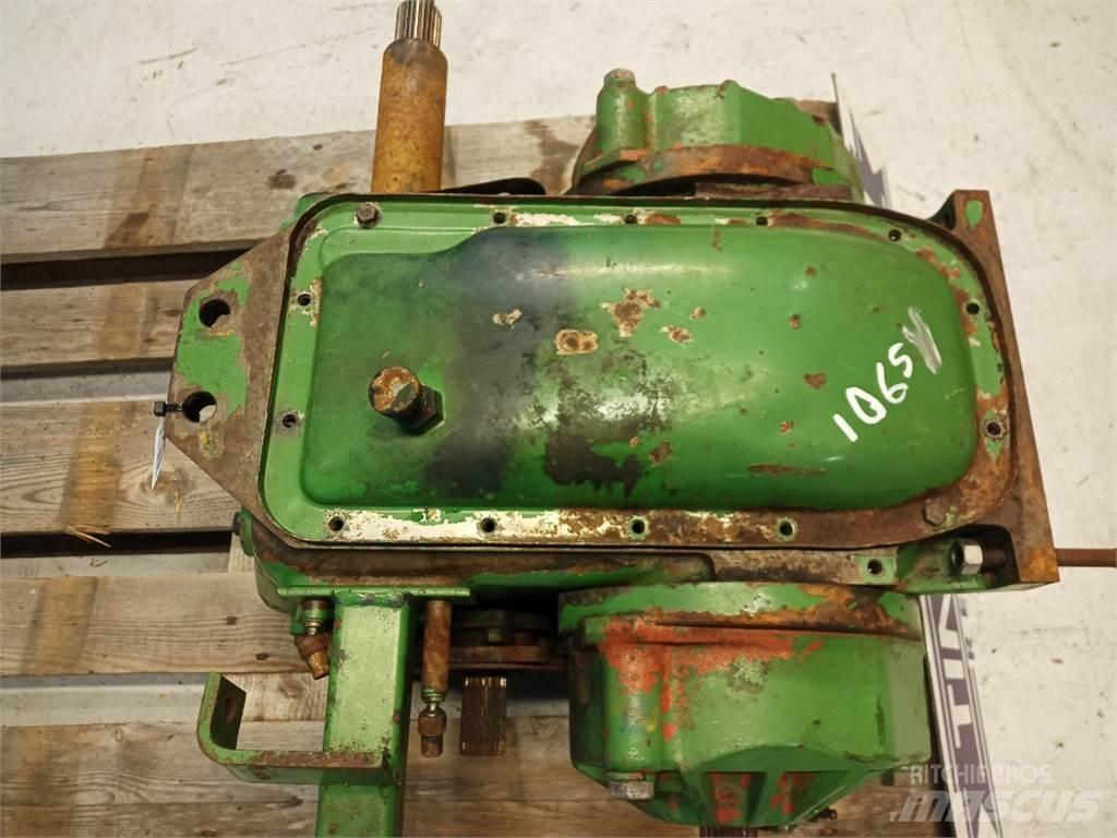 John Deere 1065 أجهزة نقل